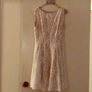 Knee length sleeveless lace dress
